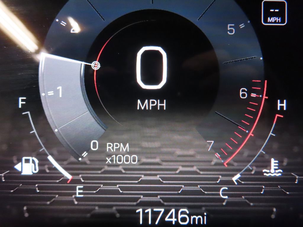 Used 2024 GMC Acadia AT4 w/ Luxury Package image 17