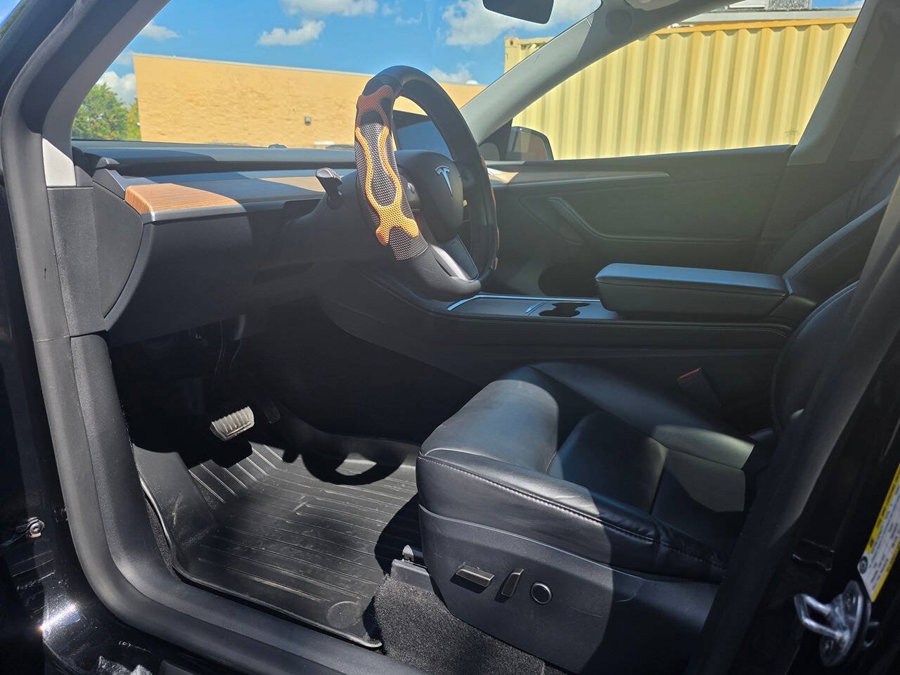 Used 2024 Tesla Model Y Long Range AWD/4WD image 11