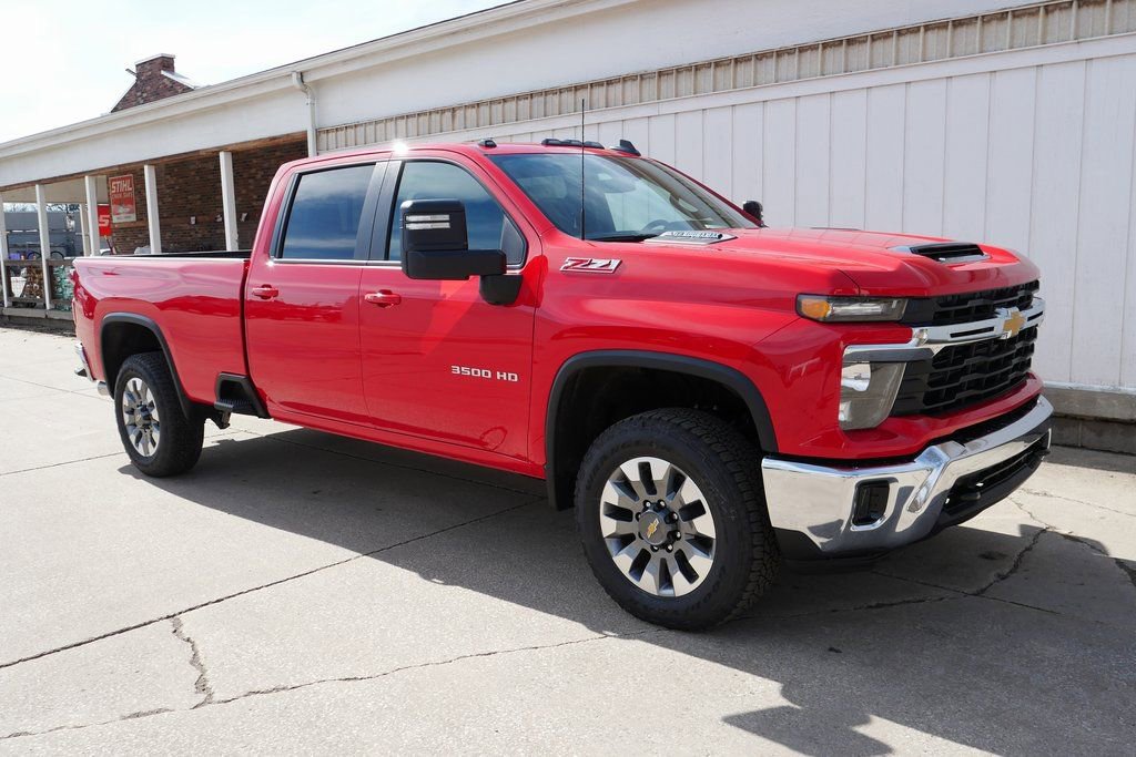 New 2026 Chevrolet Silverado 3500 LT image 2