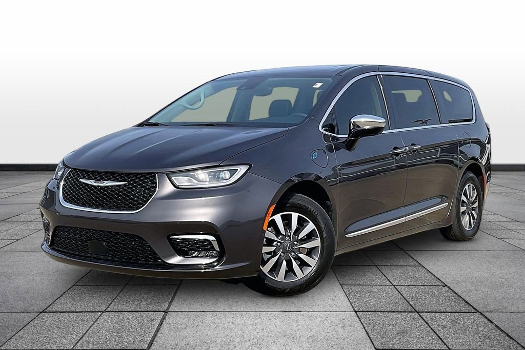 Used 2023 Chrysler Pacifica Limited video 1