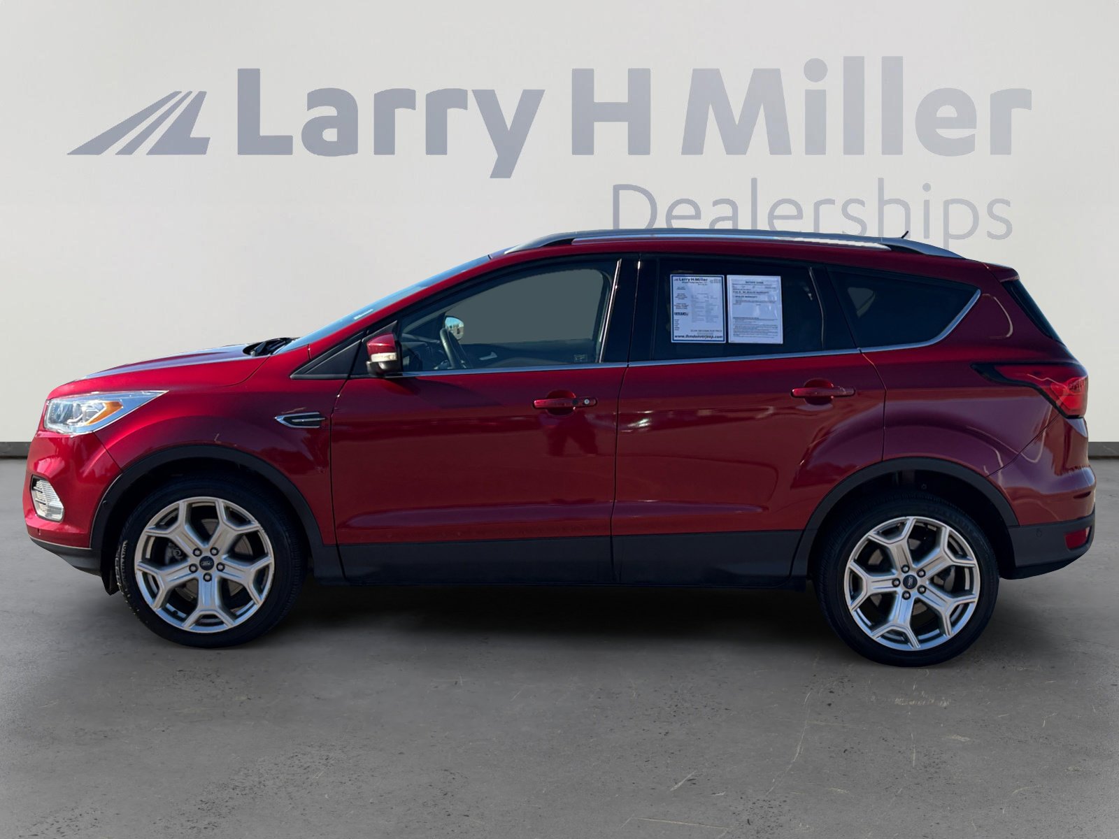 Used 2019 Ford Escape Titanium image 3