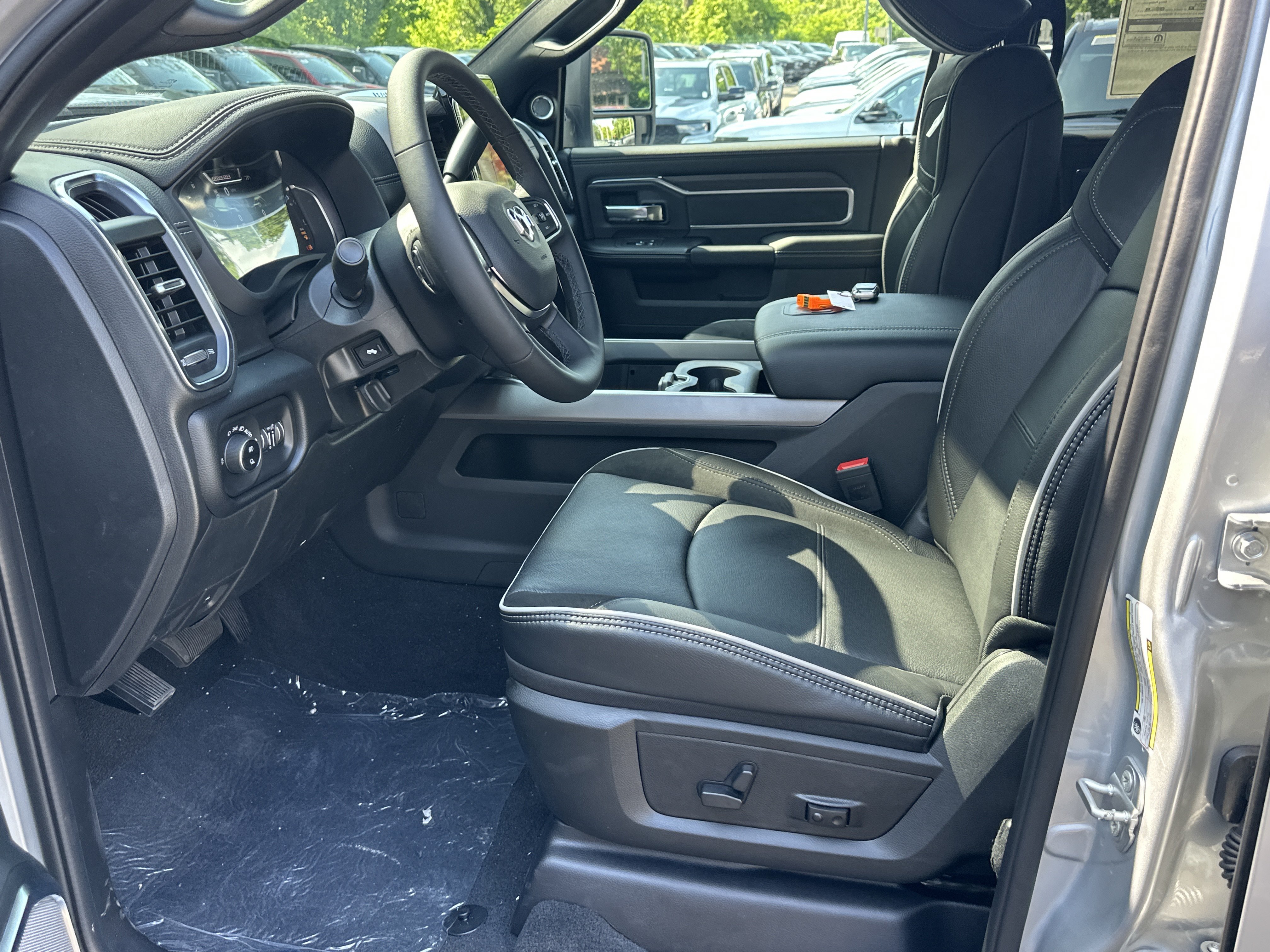 New 2026 RAM 2500 Laramie AWD/4WD image 28
