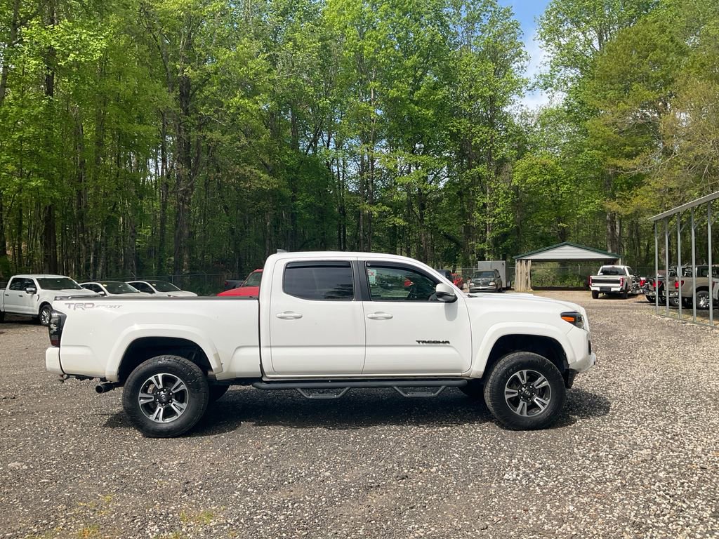 Used 2017 Toyota Tacoma TRD Sport image 4