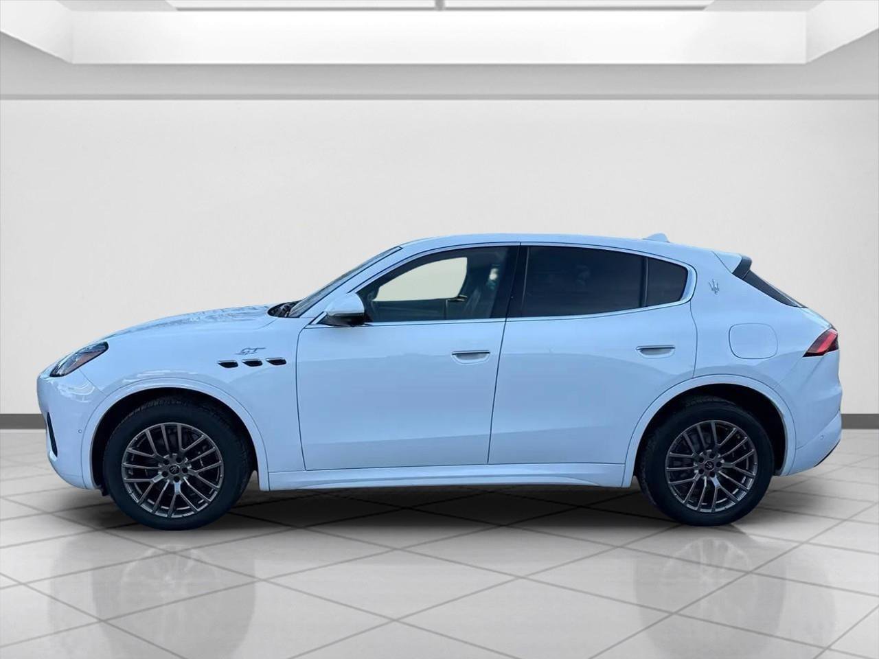 Used 2023 Maserati Grecale GT image 3