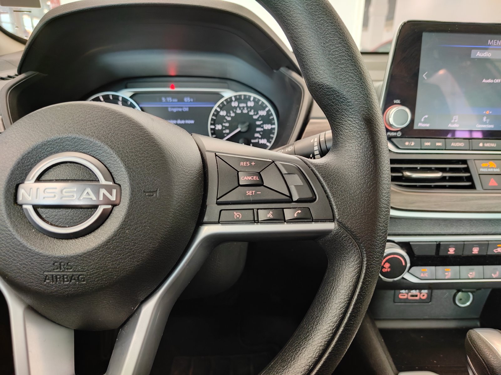 Used 2025 Nissan Altima 2.5 SV FWD image 15