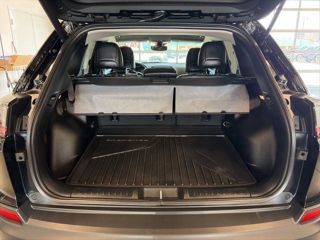 Certified 2023 Jeep Cherokee Altitude Lux image 10