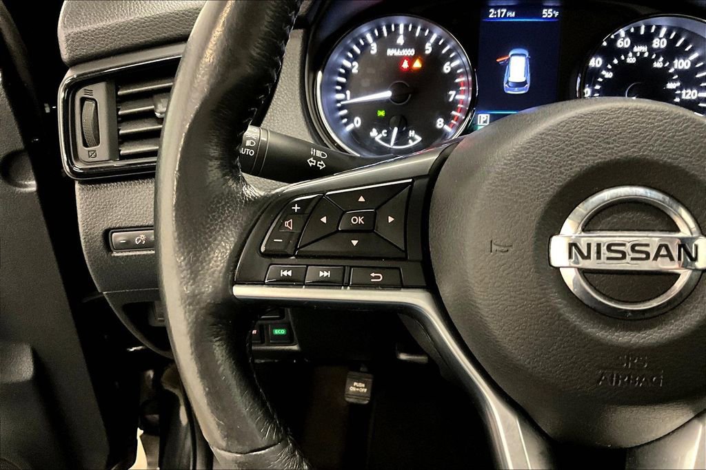 Used 2019 Nissan Rogue SV image 11