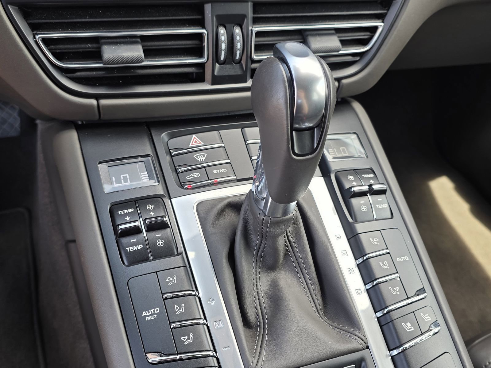 Used 2021 Porsche Macan S image 24