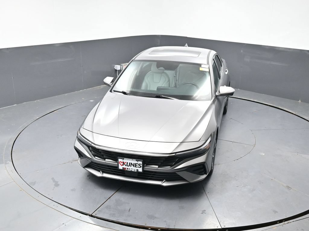 Used 2024 Hyundai Elantra Limited FWD image 45