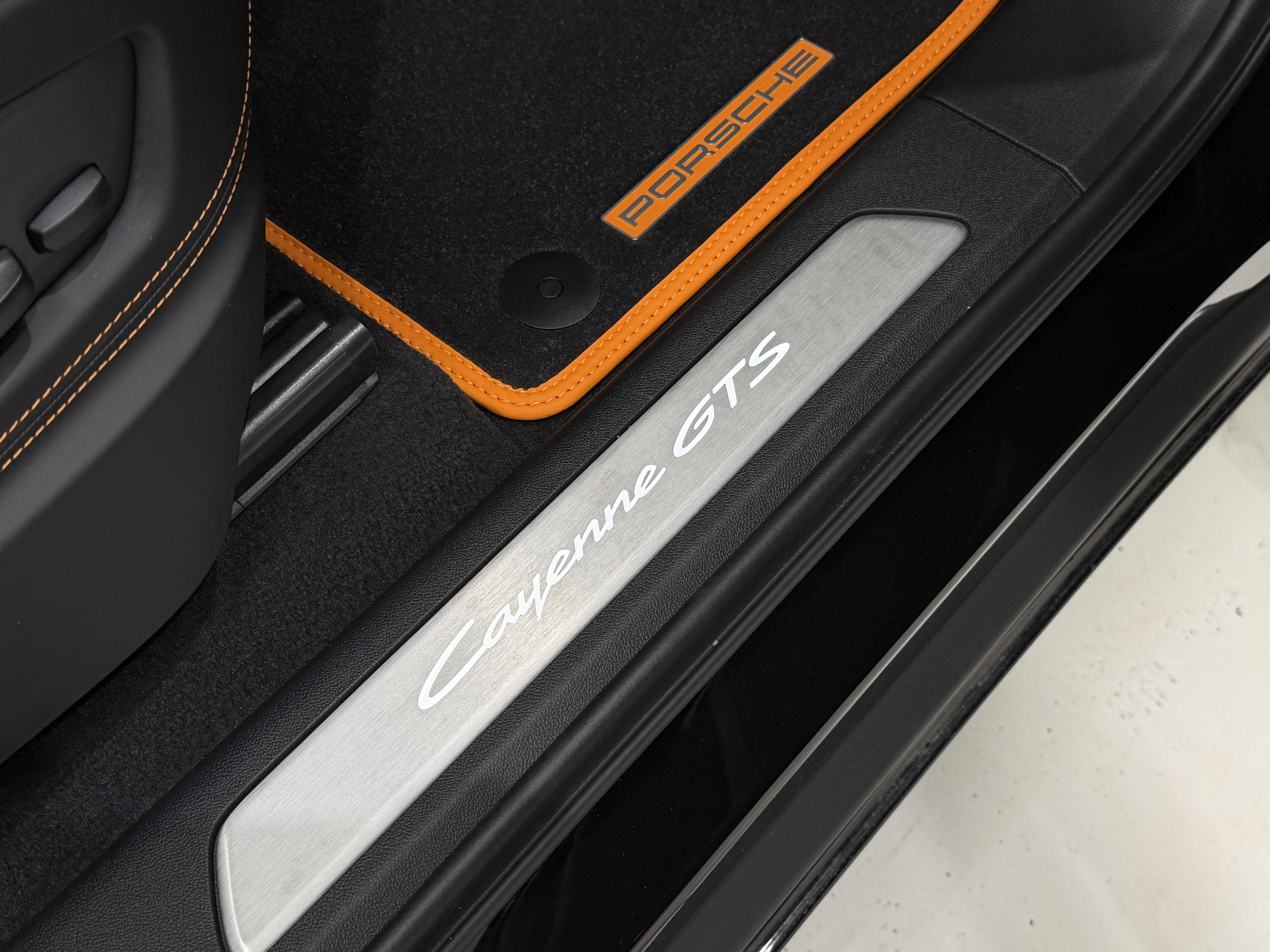 Certified 2025 Porsche Cayenne GTS image 25