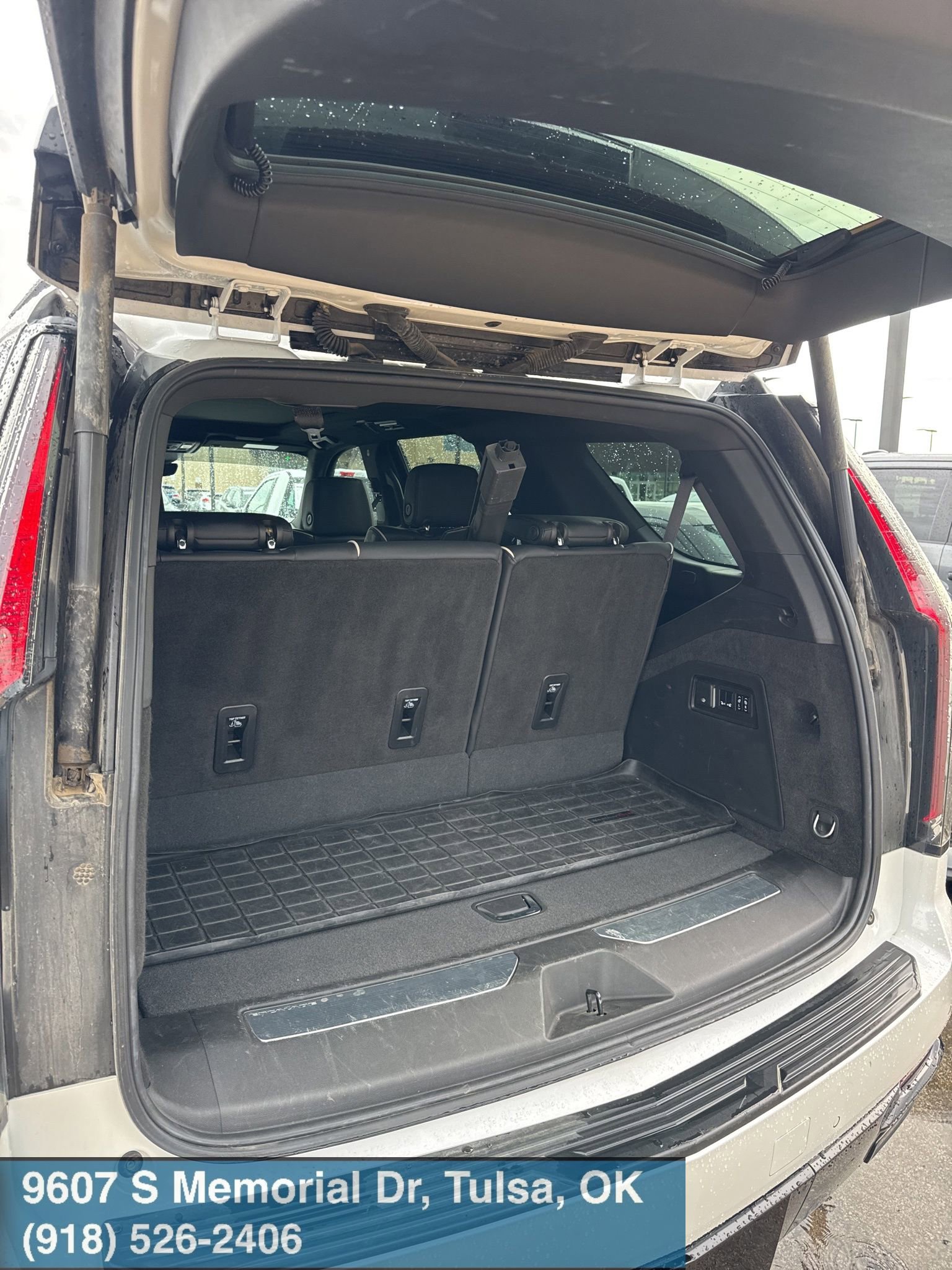 Used 2023 Cadillac Escalade Sport w/ LPO, ONYX Package image 12