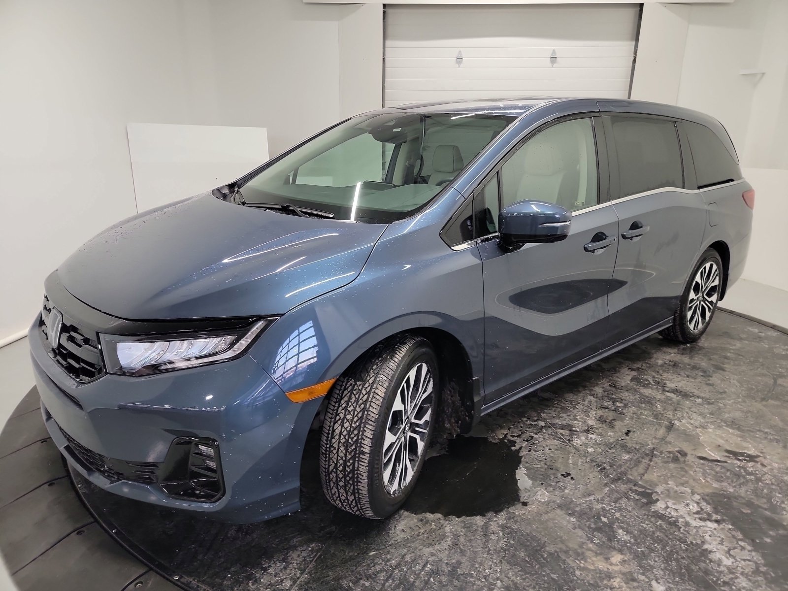 Certified 2025 Honda Odyssey Elite video 3