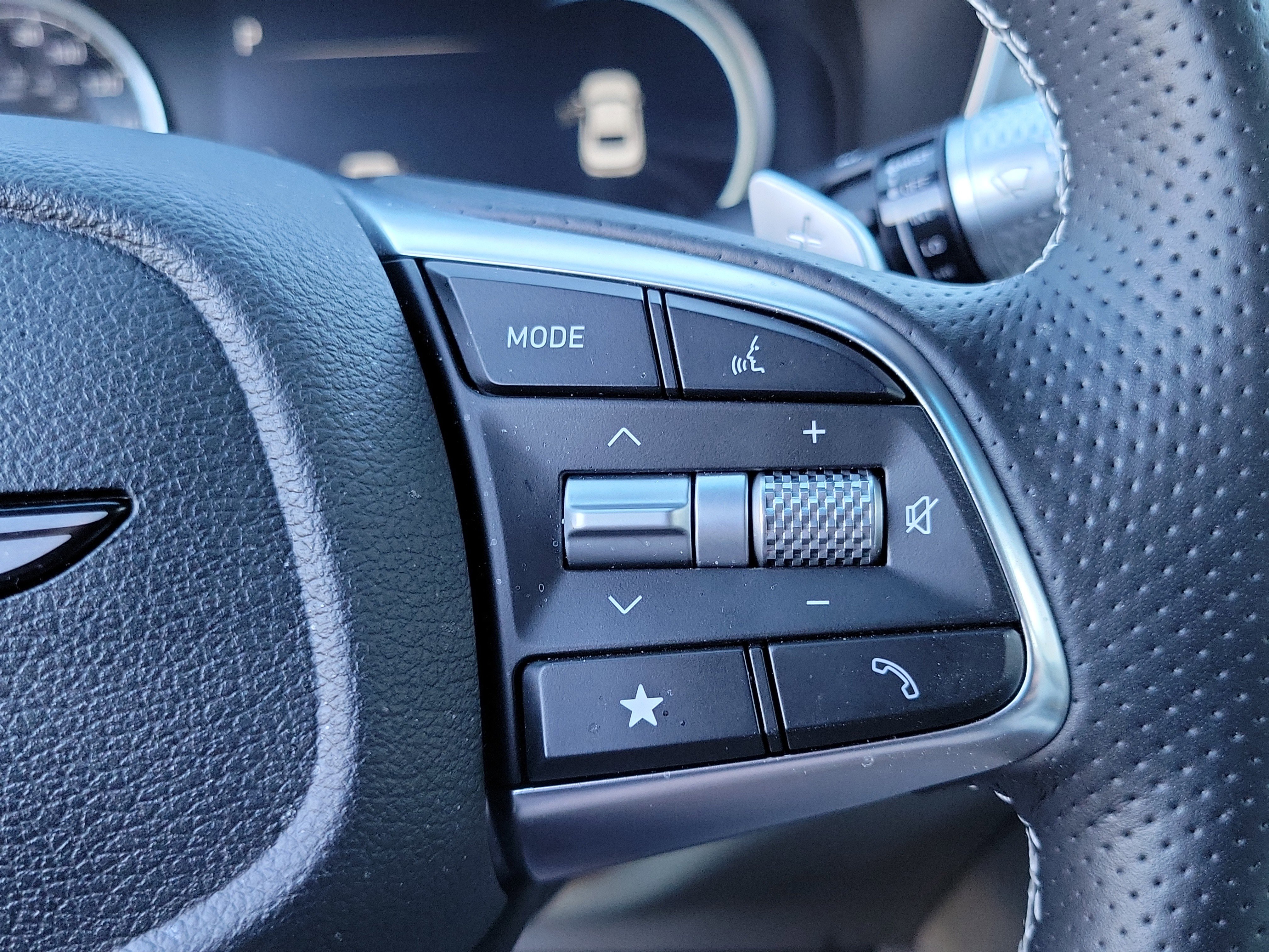 Certified 2025 Genesis G70 2.5T image 8