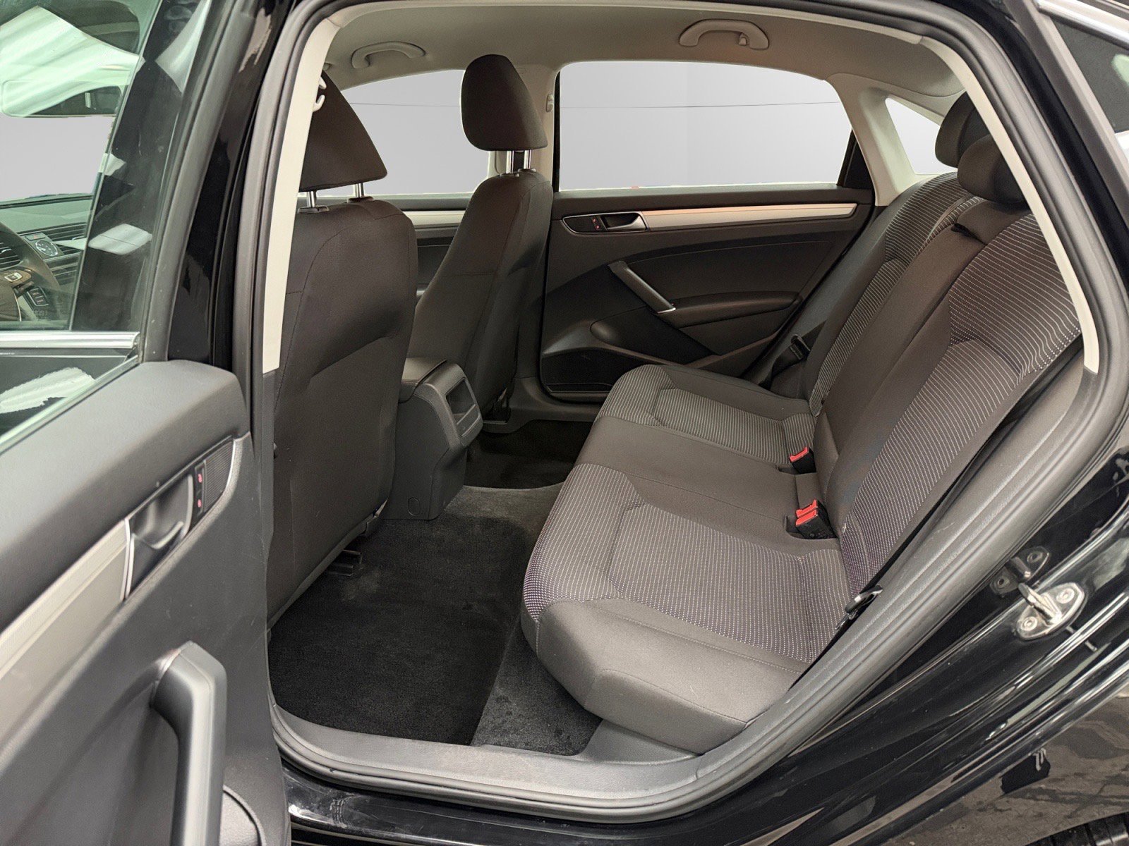 Used 2016 Volkswagen Passat 1.8T S image 13