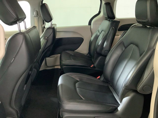 Used 2024 Chrysler Pacifica Limited FWD image 24