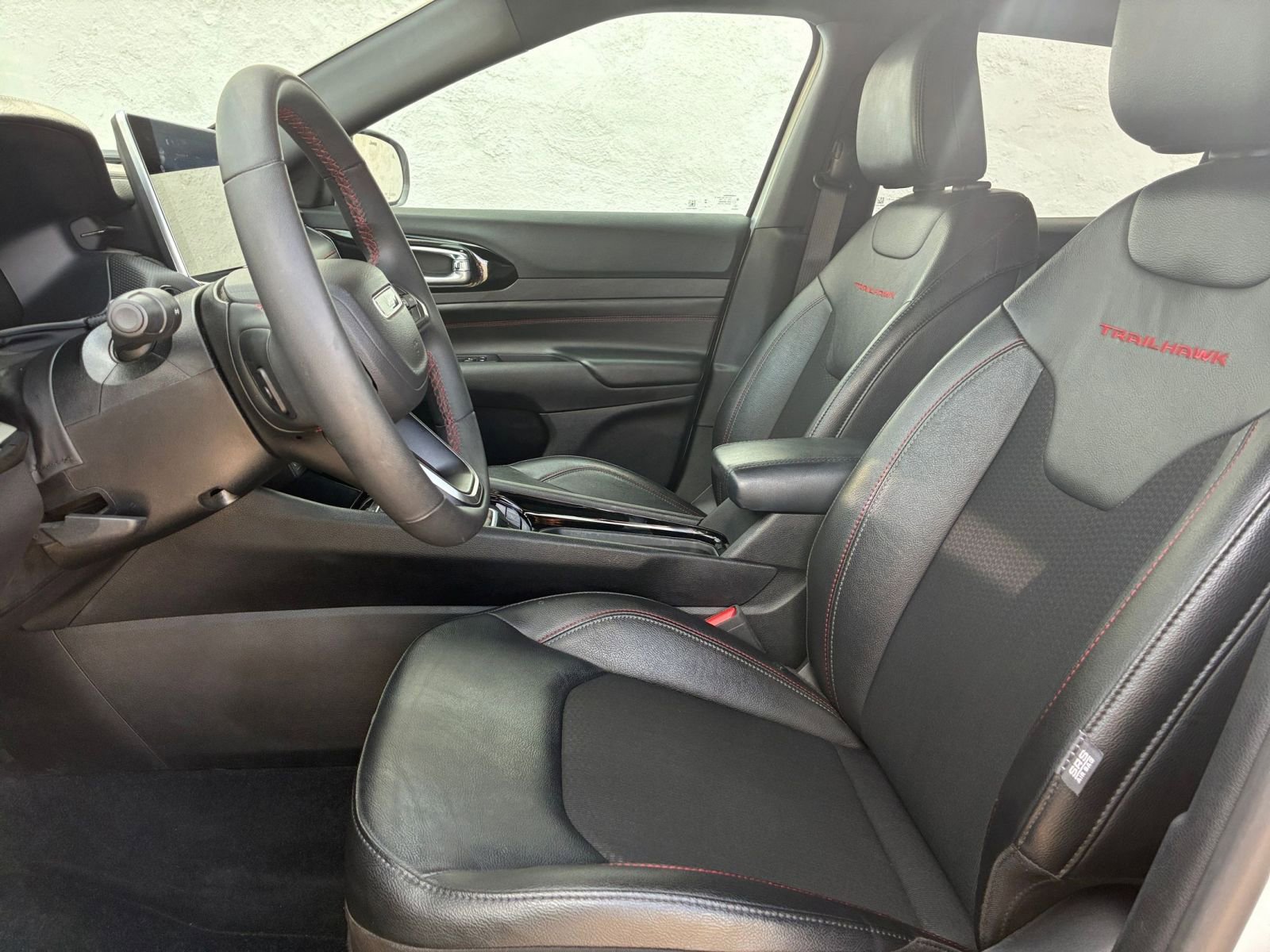 Used 2025 Jeep Compass Trailhawk image 25