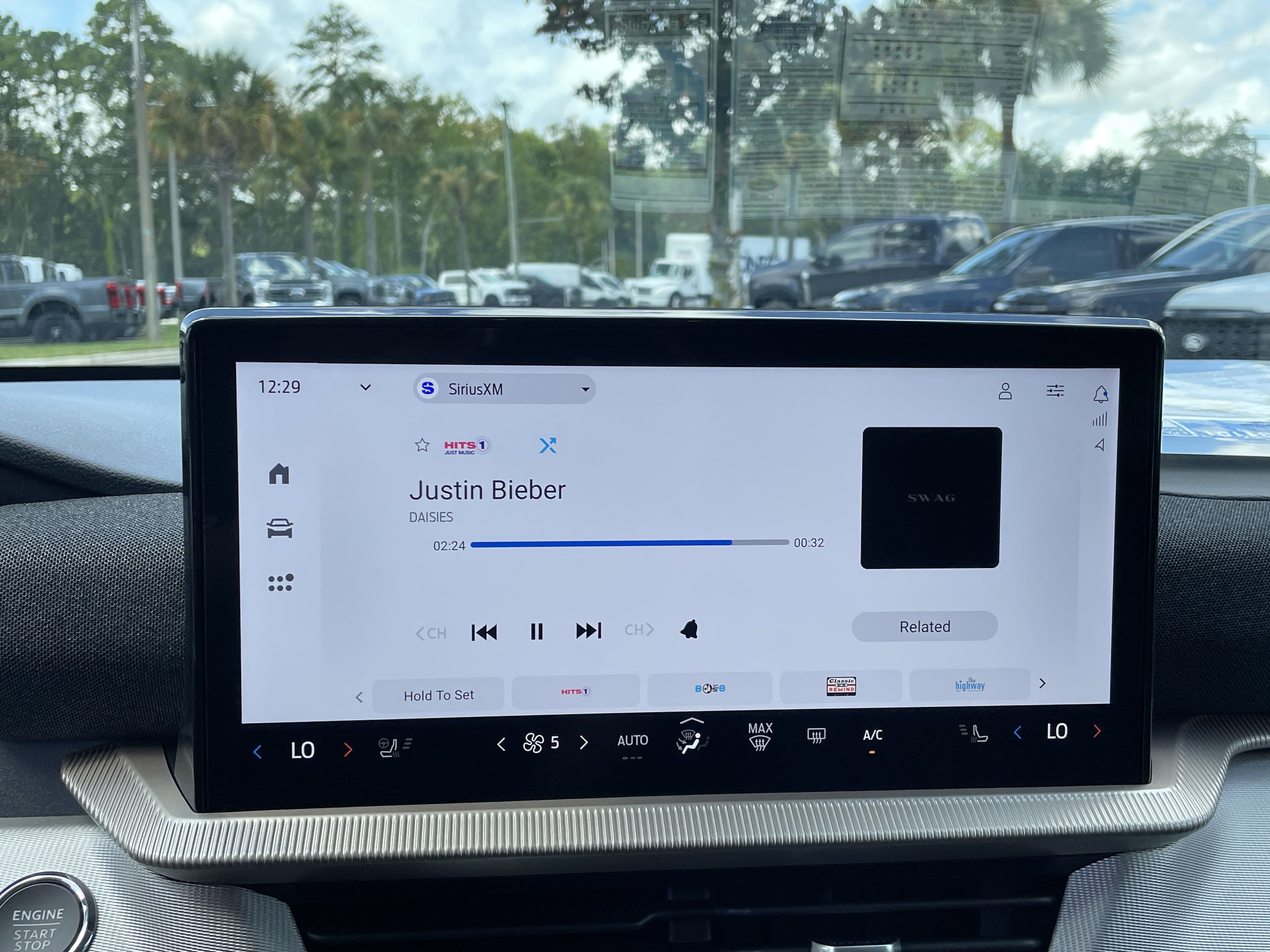 New 2025 Ford Explorer Active w/ Active Comfort Package image 25