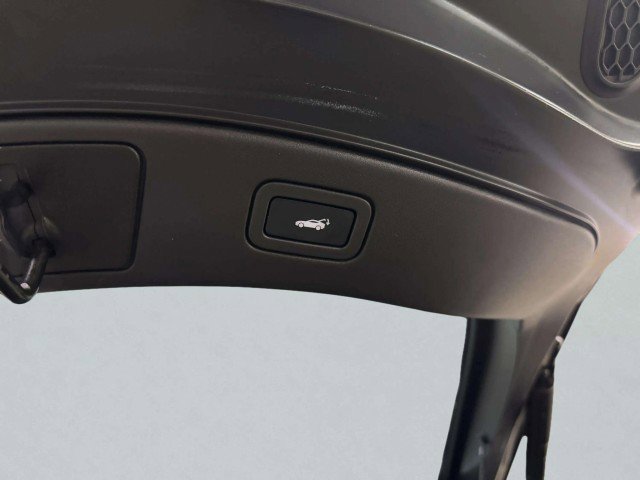 Used 2018 Jaguar F-TYPE Coupe image 41