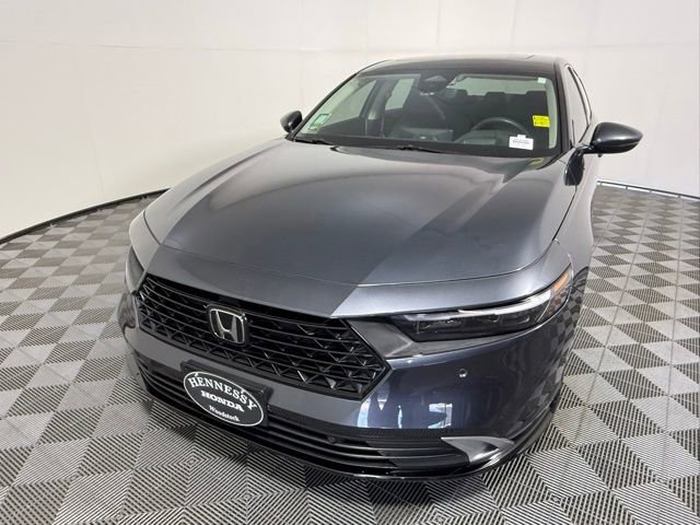 Used 2023 Honda Accord Touring image 2