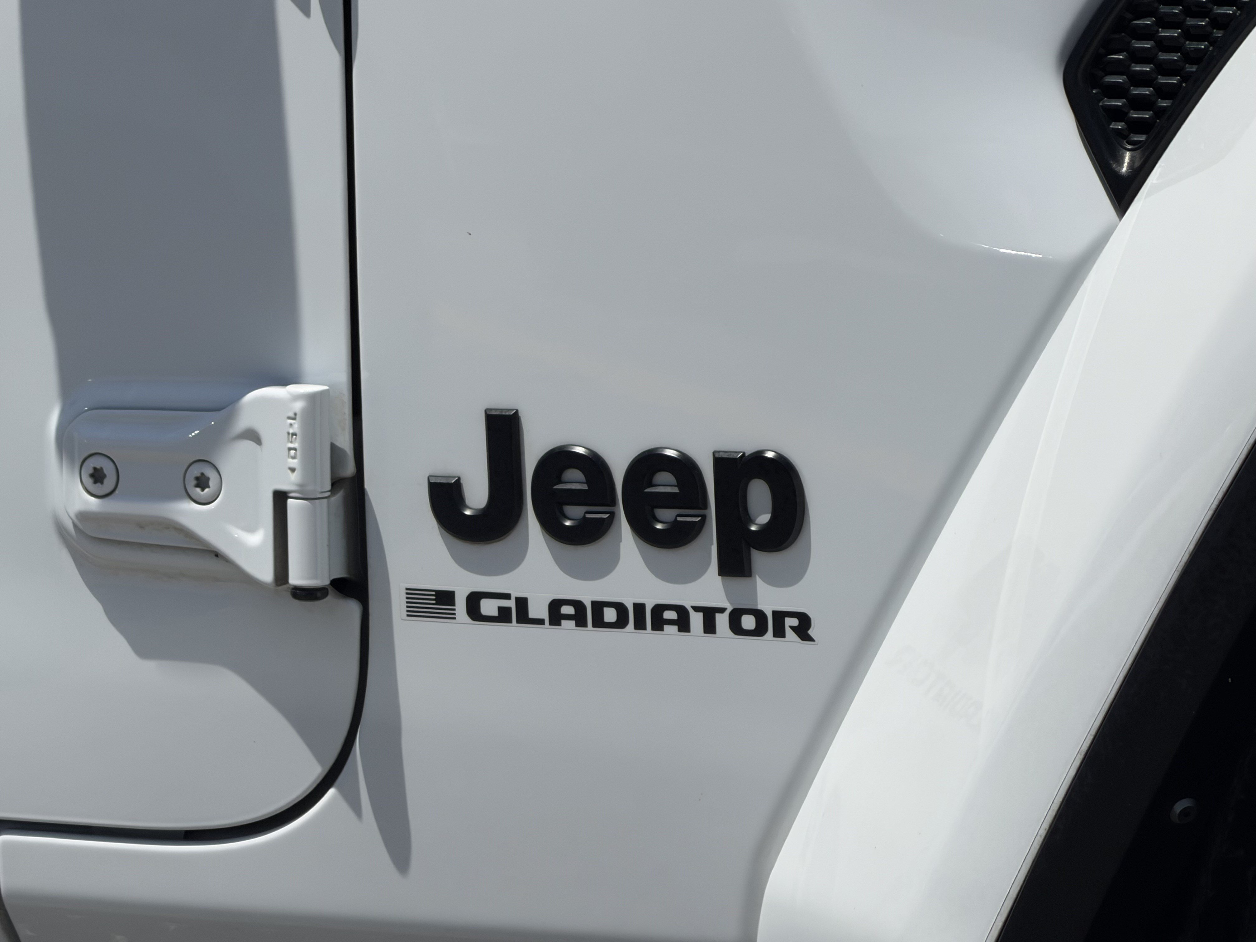 Used 2024 Jeep Gladiator Sport AWD/4WD image 4