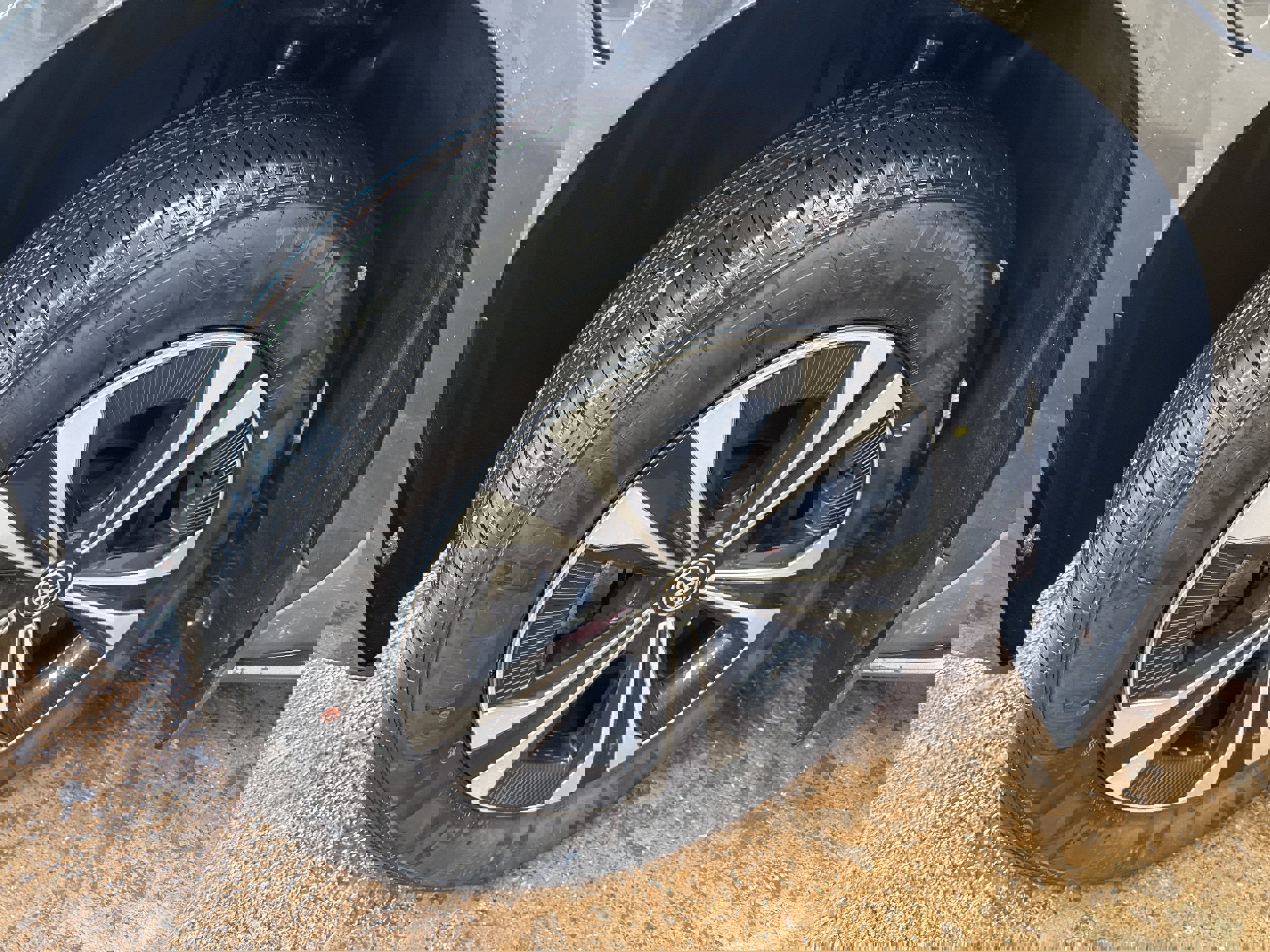 Used 2023 Toyota bZ4X XLE w/ Weather Package AWD/4WD image 4