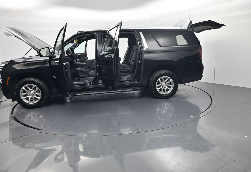 Used 2025 Chevrolet Suburban LT AWD/4WD image 63