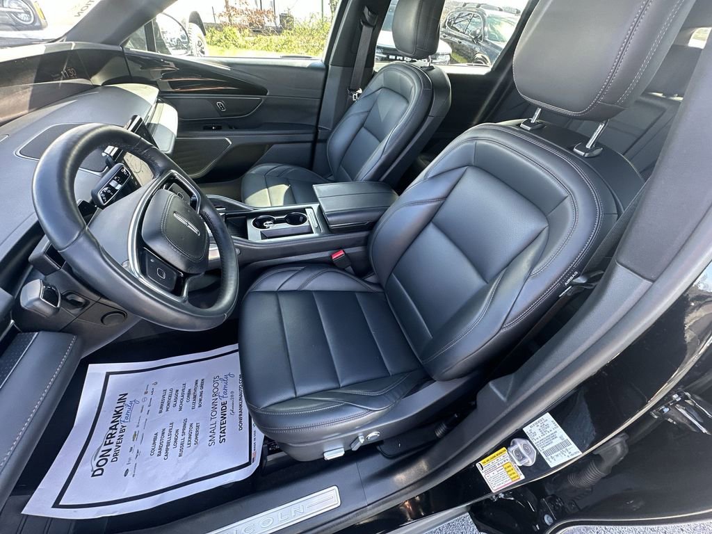 Used 2025 Lincoln Nautilus Premier w/ Jet Appearance Package image 17
