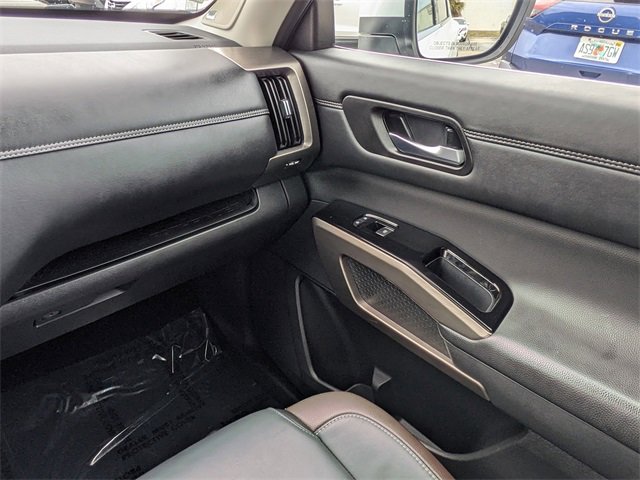 Used 2025 Nissan Pathfinder Platinum w/ Cargo Package image 19