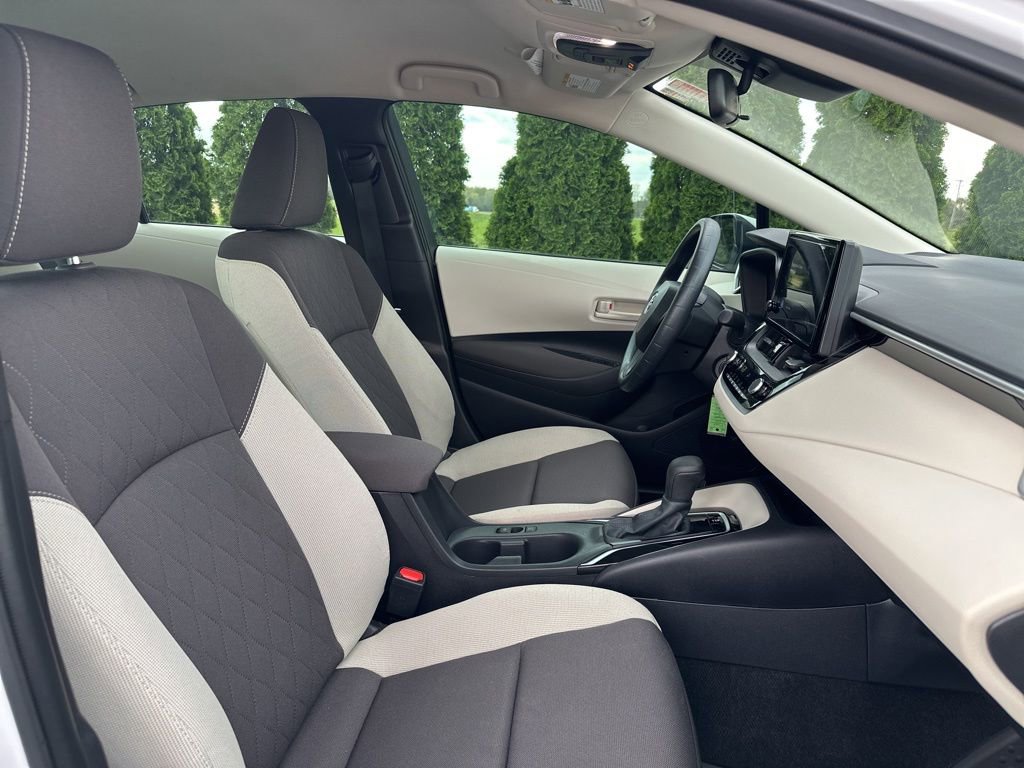 Certified 2025 Toyota Corolla LE image 31