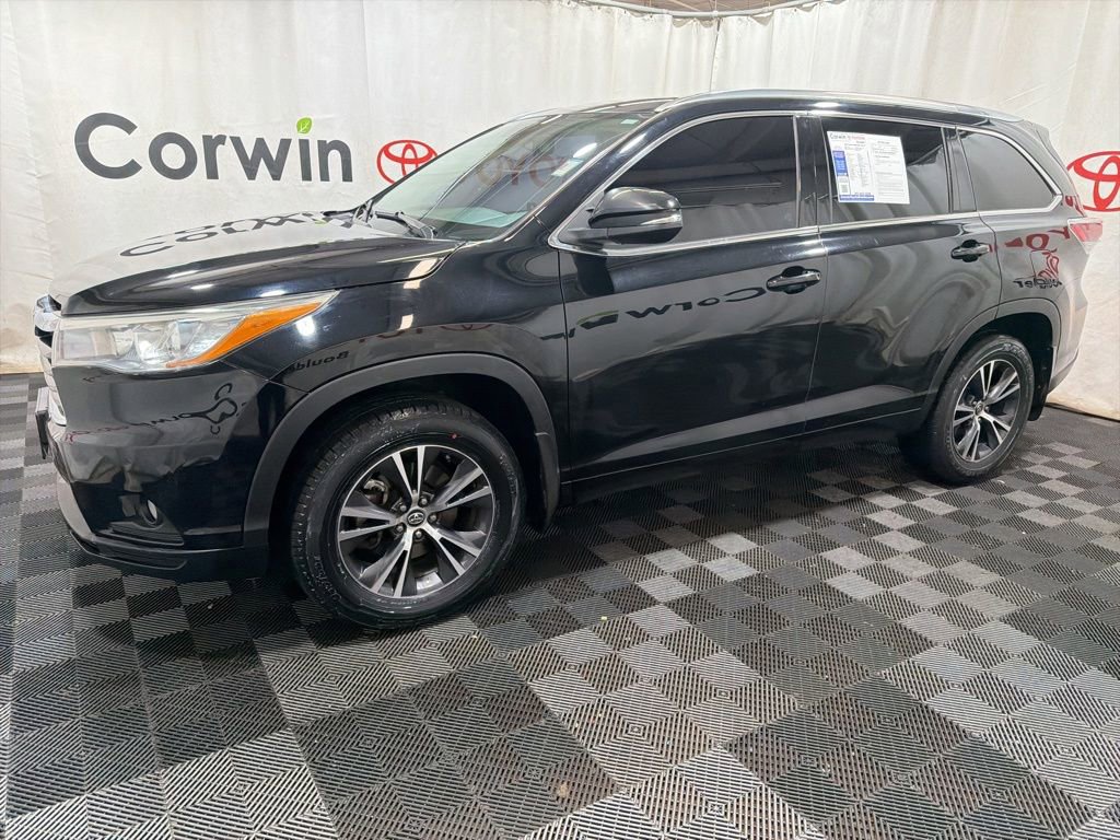 Used 2016 Toyota Highlander XLE AWD/4WD image 4