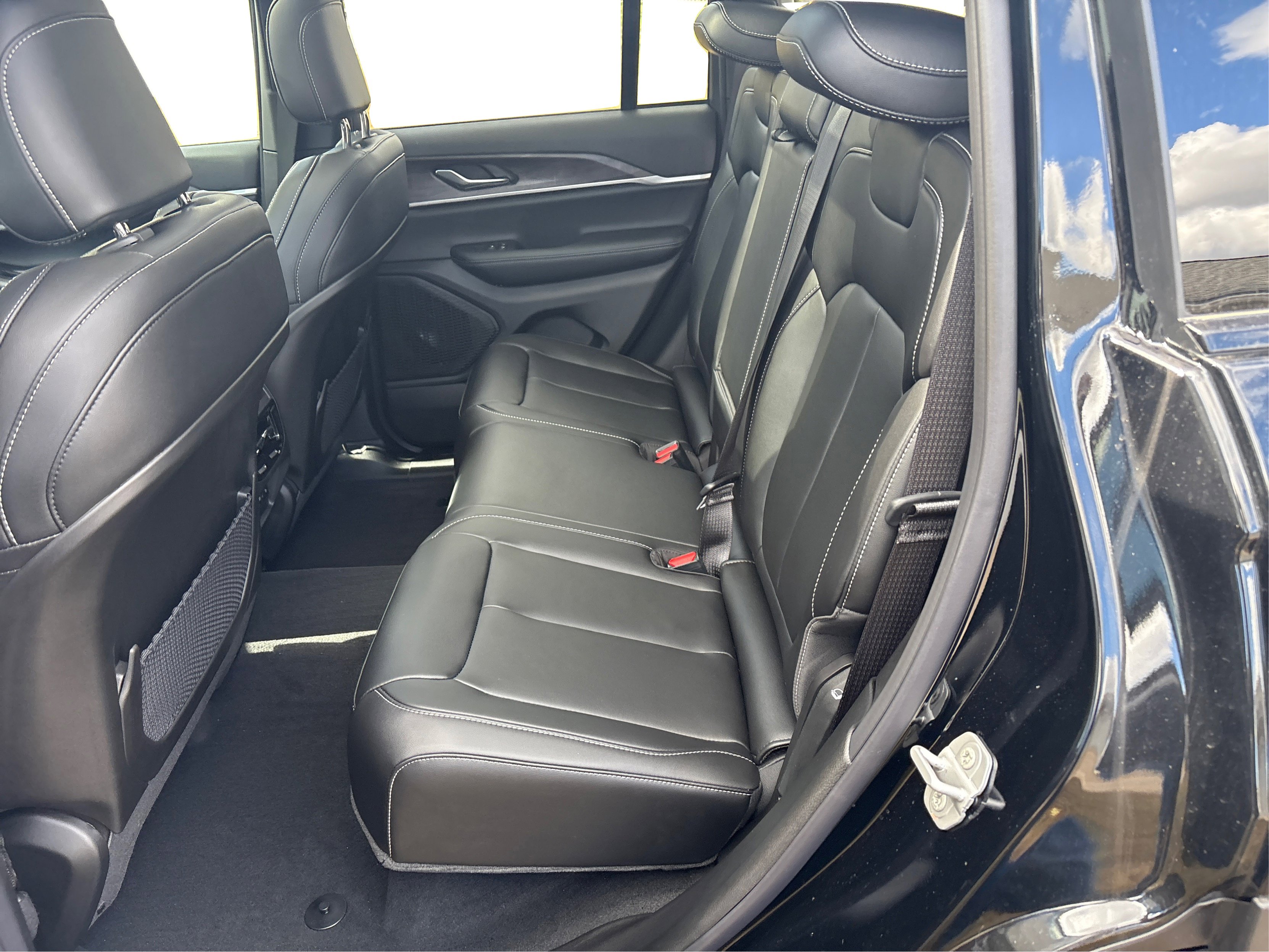 New 2025 Jeep Grand Cherokee Limited w/ Trailer Tow Package image 10