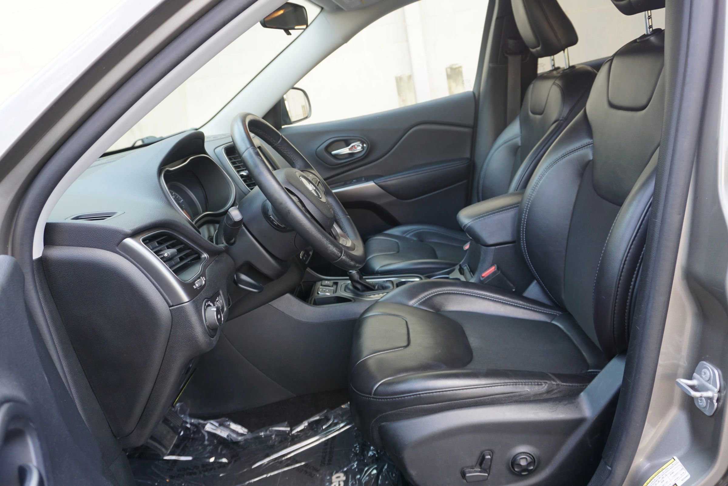 Used 2019 Jeep Cherokee Latitude Plus image 21