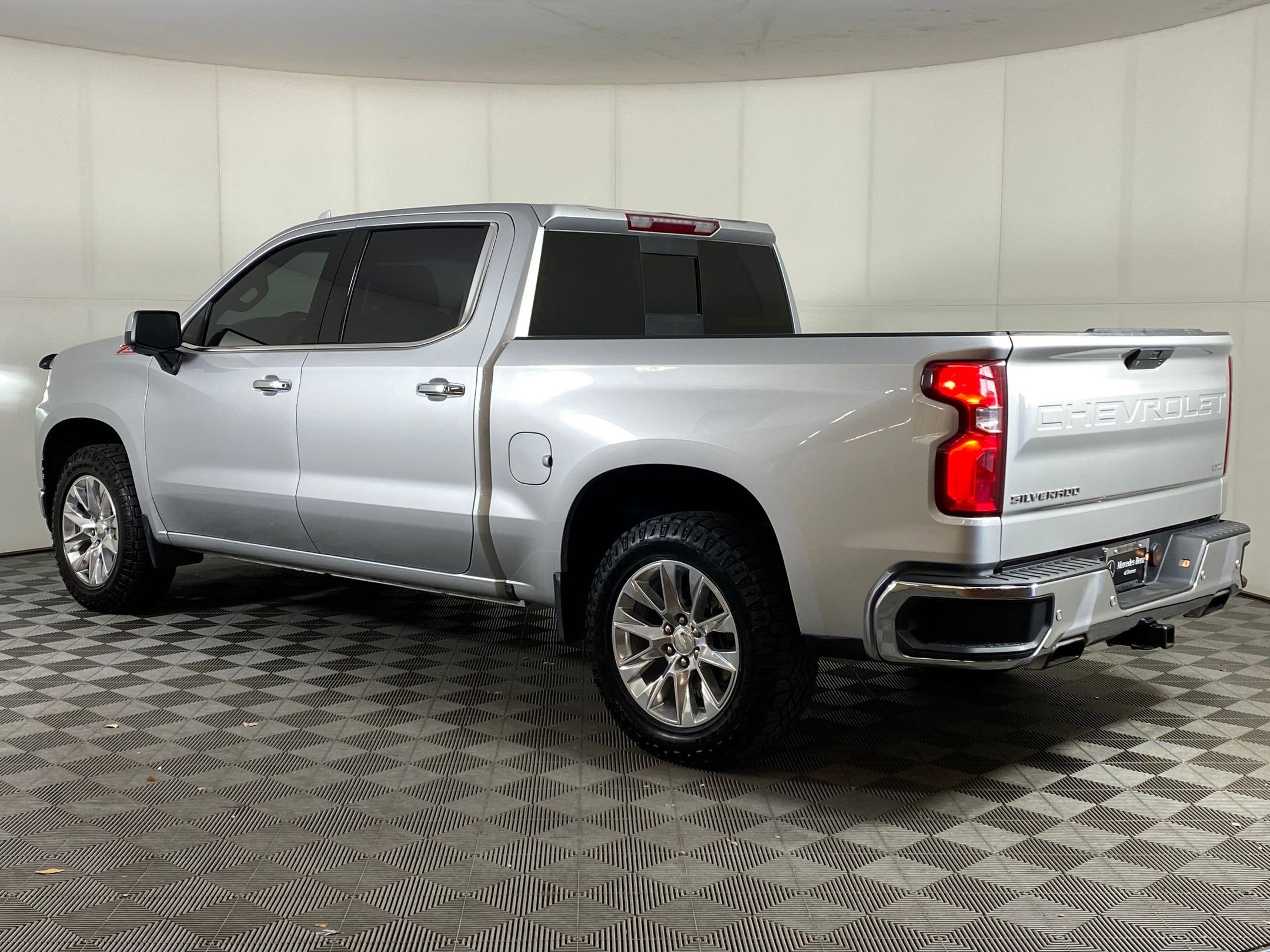 Used 2021 Chevrolet Silverado 1500 LTZ w/ LTZ Premium Package image 3