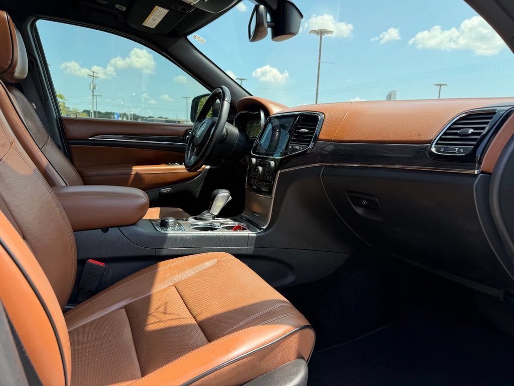Used 2020 Jeep Grand Cherokee Overland AWD/4WD image 29