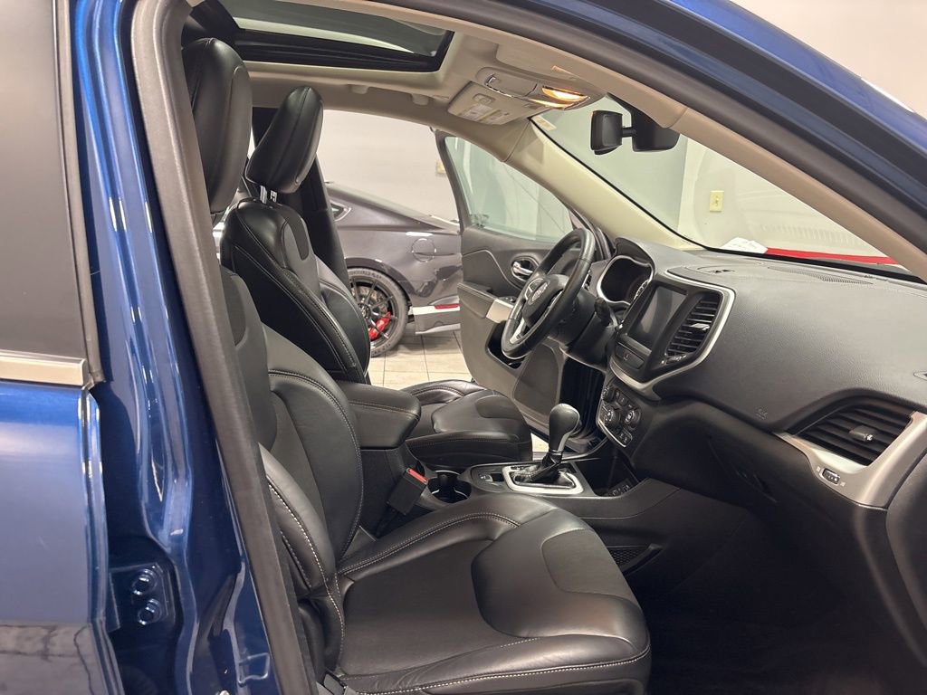 Used 2018 Jeep Cherokee Latitude Plus w/ Comfort/Convenience Group image 22