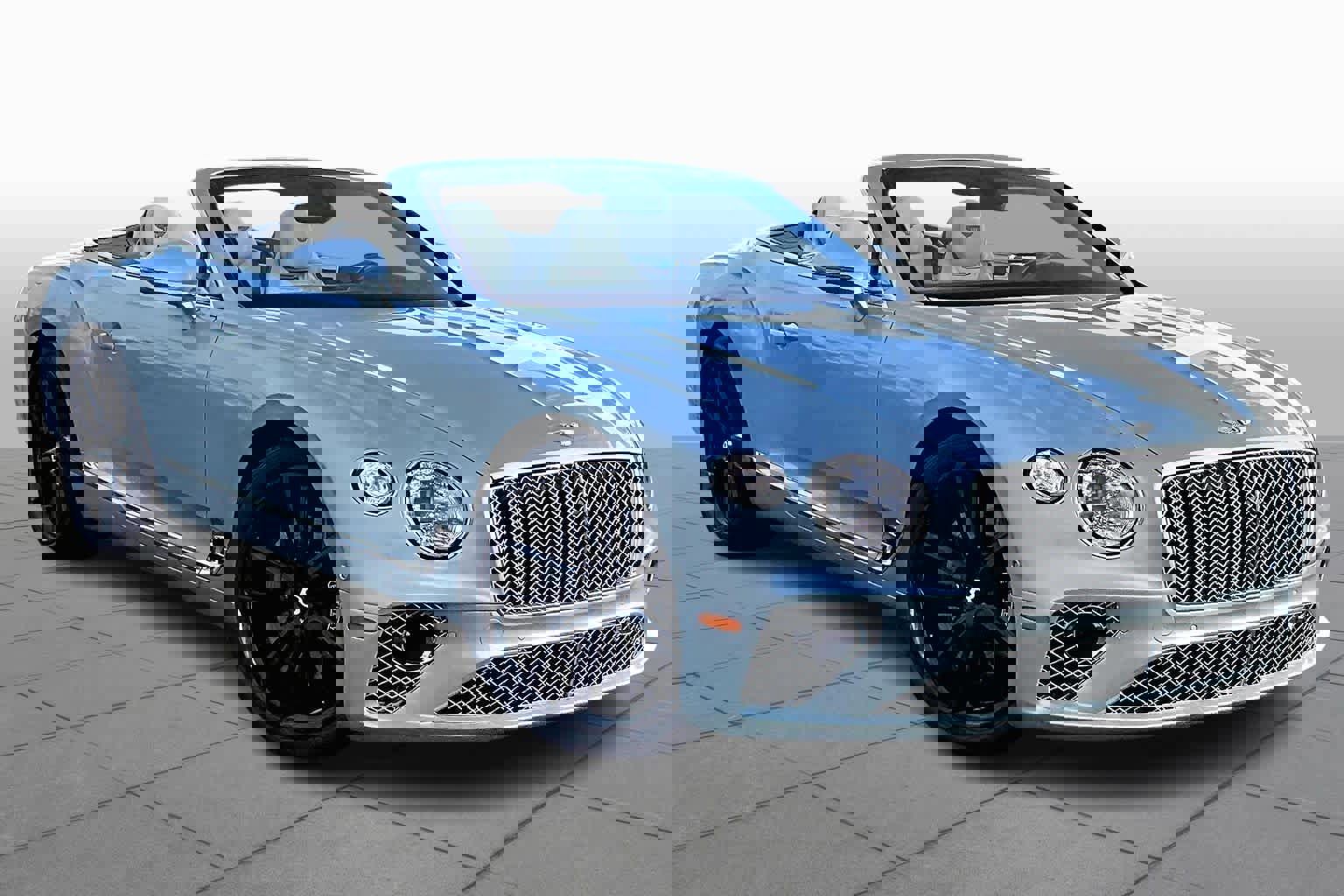 Used 2023 Bentley Continental GT Azure image 2