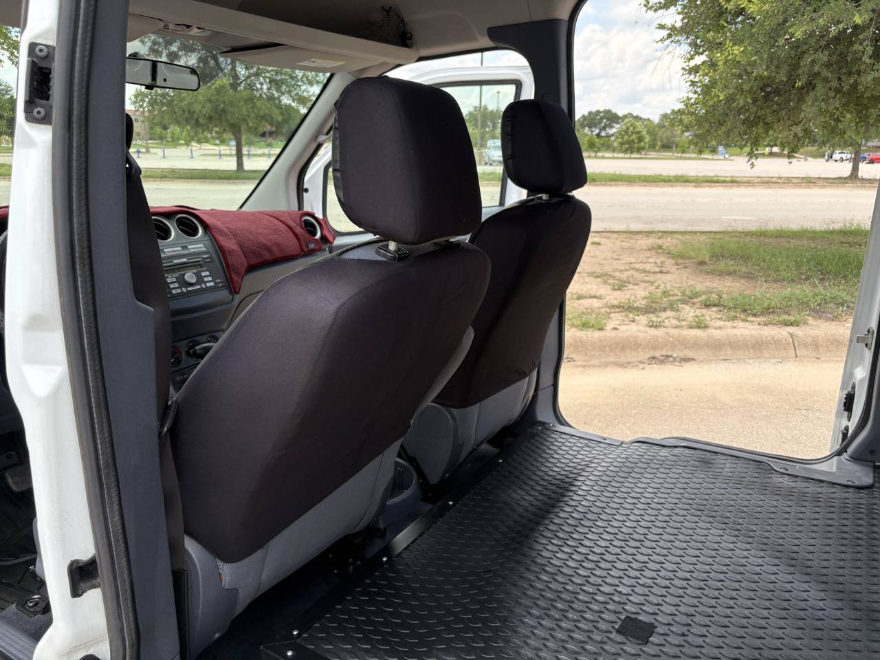 Used 2010 Ford Transit Connect XLT FWD image 21