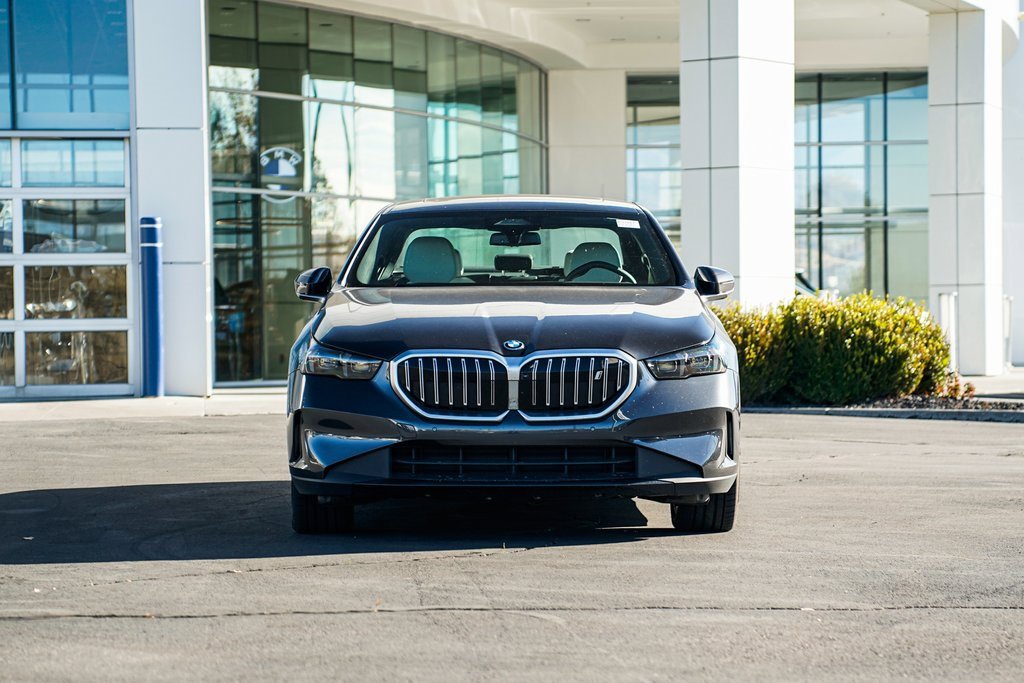 Used 2025 BMW i5 xDrive40 w/ Premium Package image 2