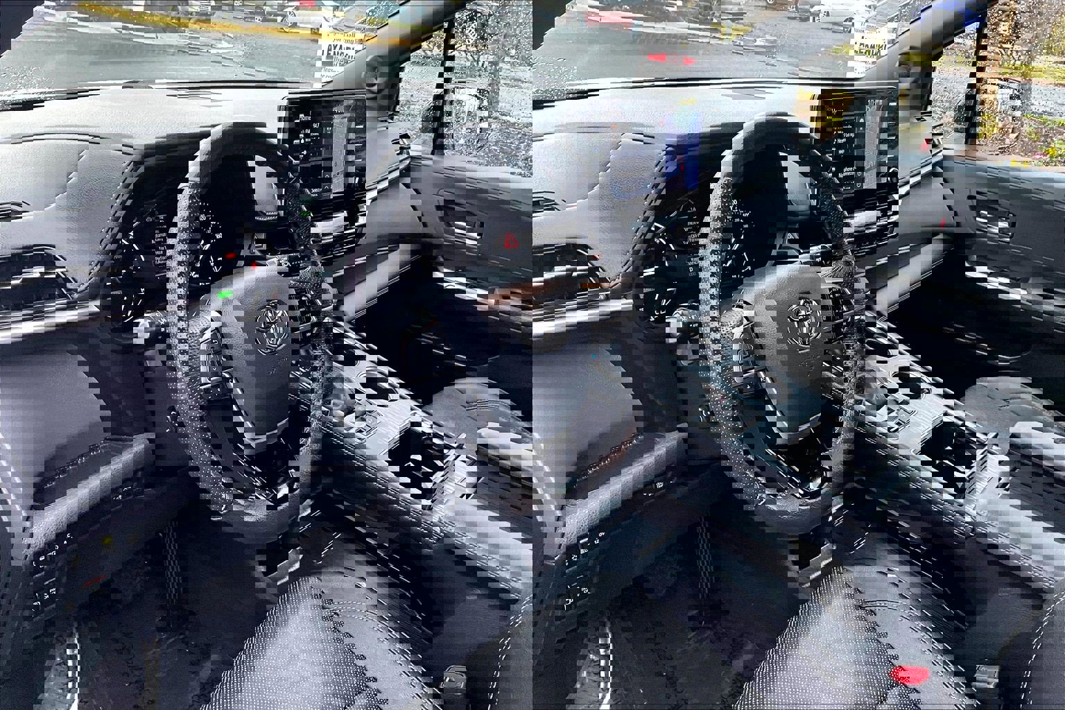 Used 2023 Toyota Sienna XSE image 13