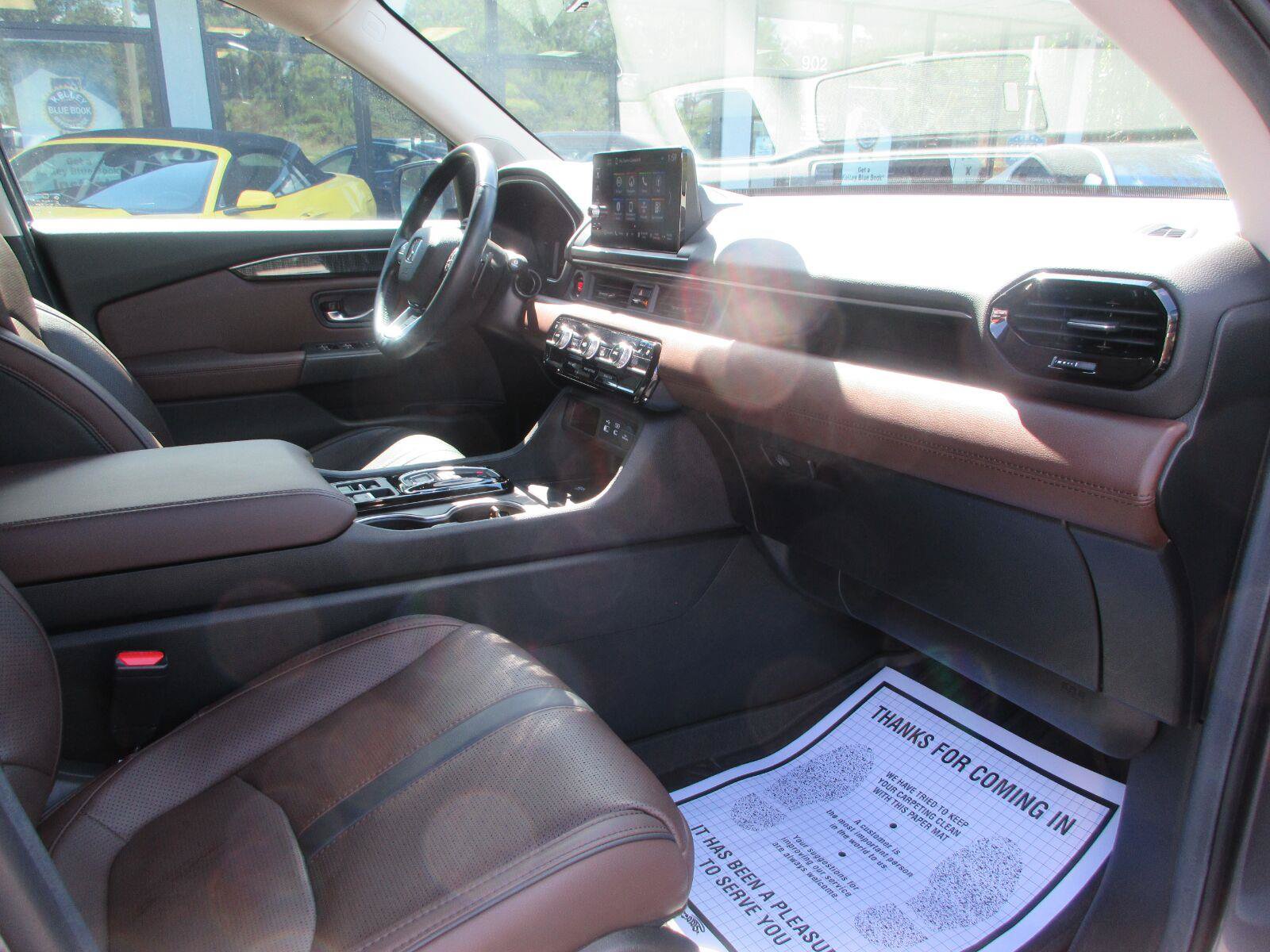 Used 2025 Honda Pilot Elite image 13
