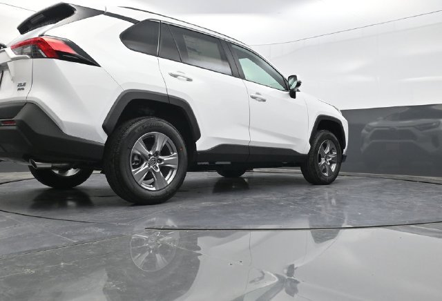 Used 2025 Toyota RAV4 XLE AWD/4WD image 36