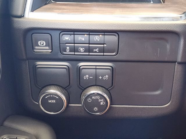 Used 2025 Chevrolet Suburban LS RWD image 22
