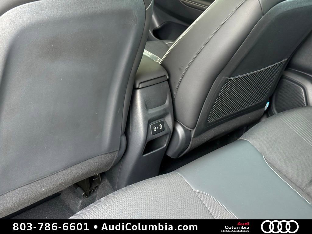 Used 2024 Hyundai Venue Limited image 23