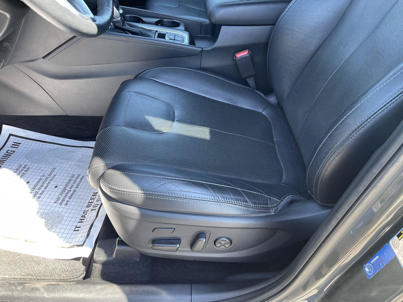 Used 2020 Hyundai Santa Fe Limited AWD/4WD image 3