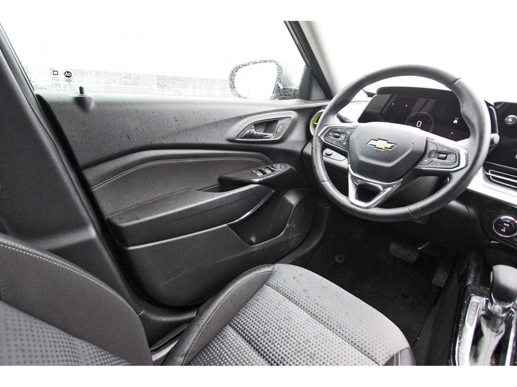 Used 2025 Chevrolet Trax LT w/ Driver Confidence Package FWD image 10