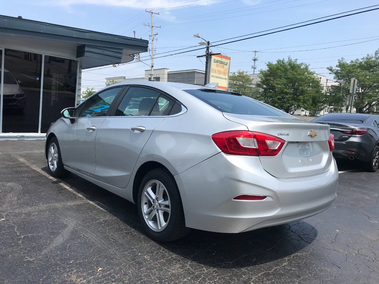 Used 2017 Chevrolet Cruze LT FWD image 5
