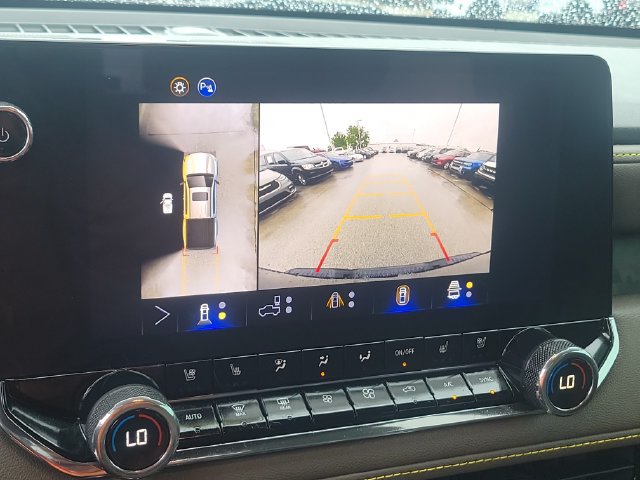 Used 2025 Chevrolet Colorado ZR2 w/ Technology Package AWD/4WD image 18