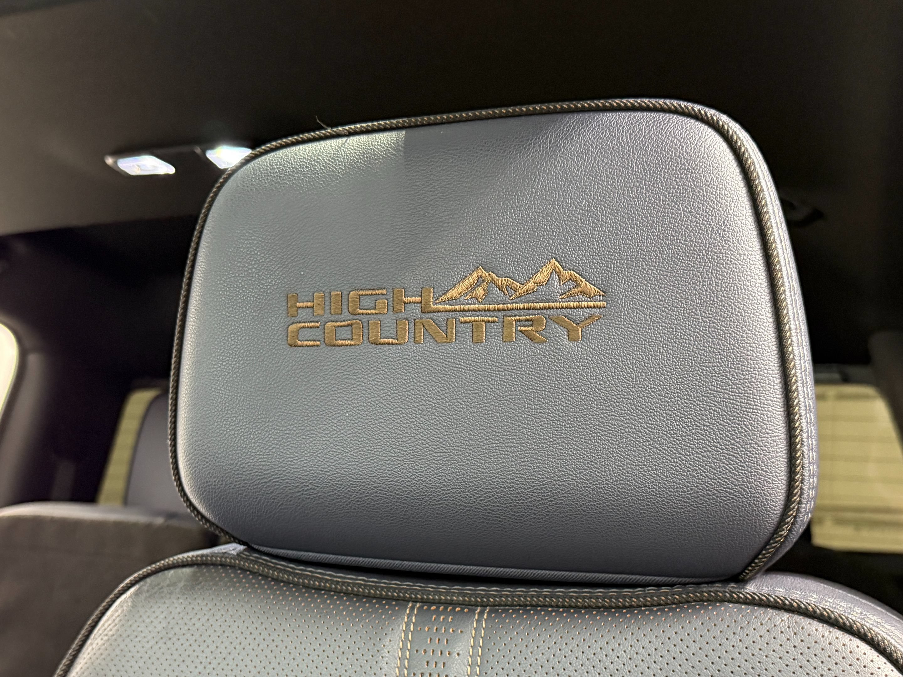 Used 2023 Chevrolet Silverado 1500 High Country w/ Technology Package AWD/4WD image 15
