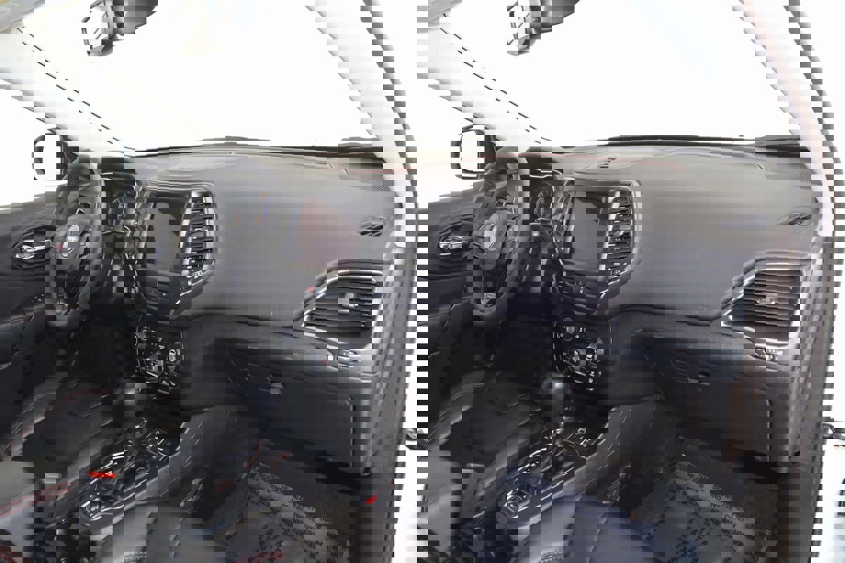 Used 2022 Jeep Cherokee Trailhawk w/ Comfort/Convenience Group image 38