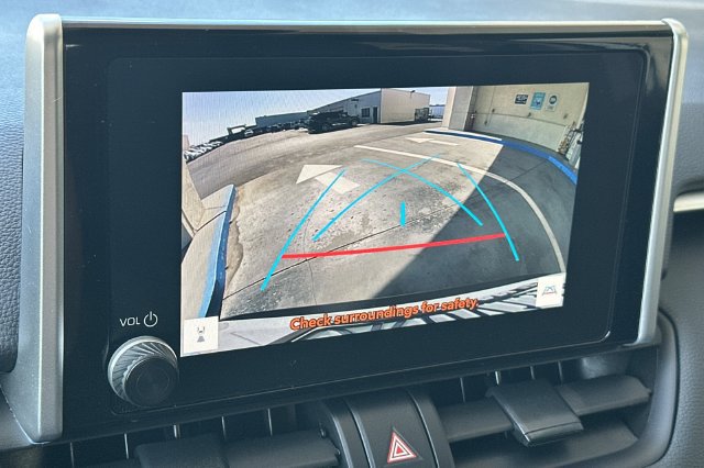 Used 2025 Toyota RAV4 XLE FWD image 21